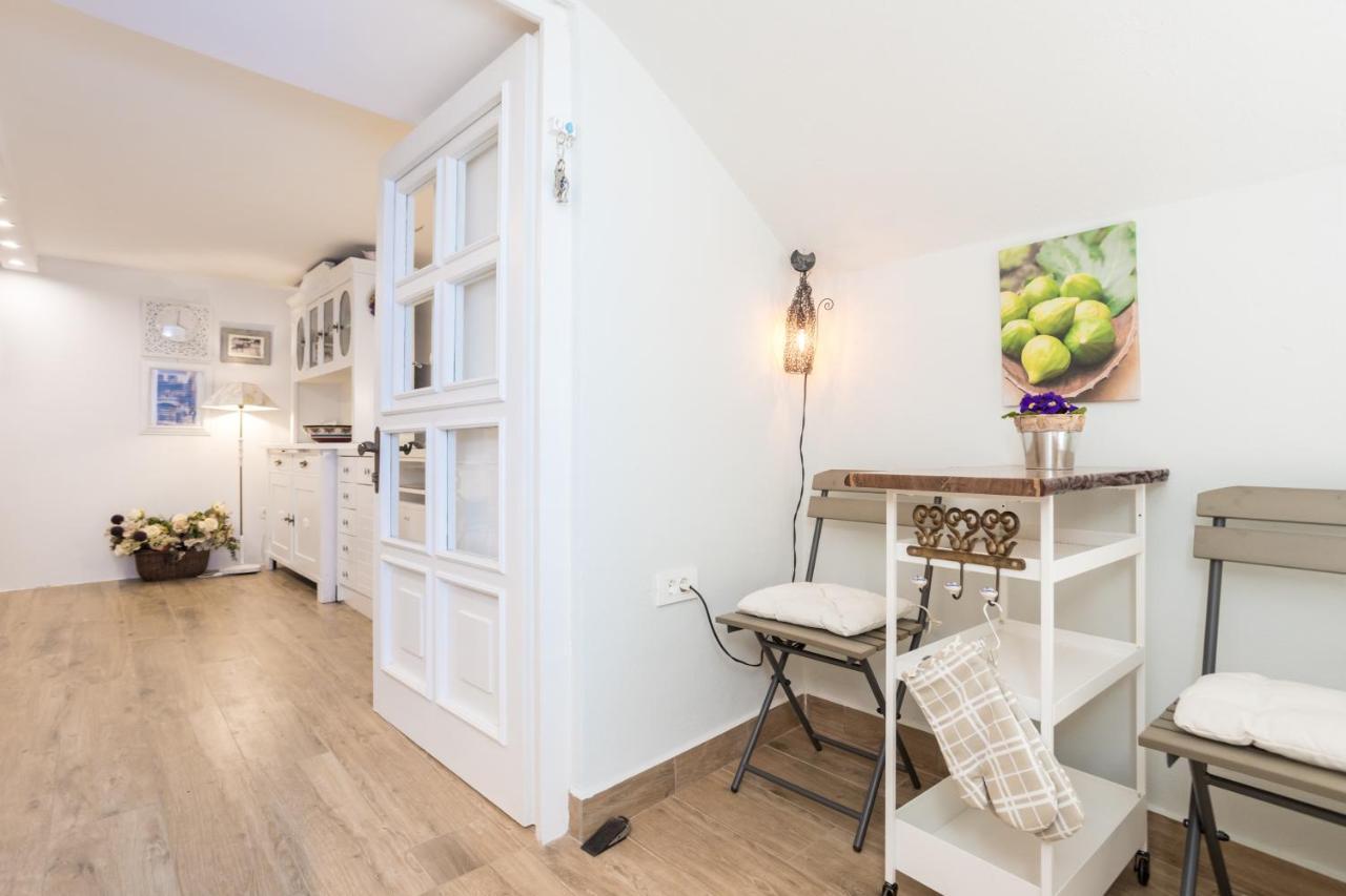 Charming Studio Apartment At House Rustica With Terrace And Nearby Parking Punat Exterior photo