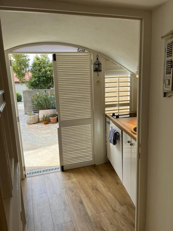 Charming Studio Apartment At House Rustica With Terrace And Nearby Parking Punat Exterior photo